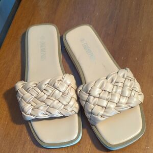 Dream Pairs 8.5 Nude Knot Look Slip On Sandals Slides Flats Summer Beach